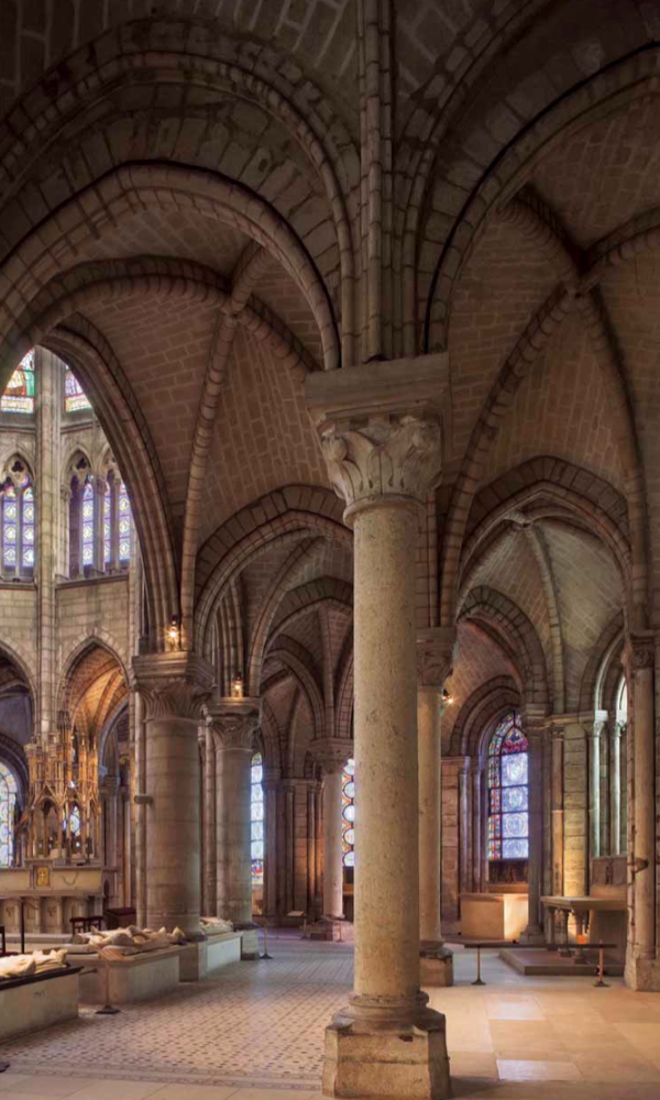 Ambulatorium van de kathedraal-basiliek St Denis in Parijs
